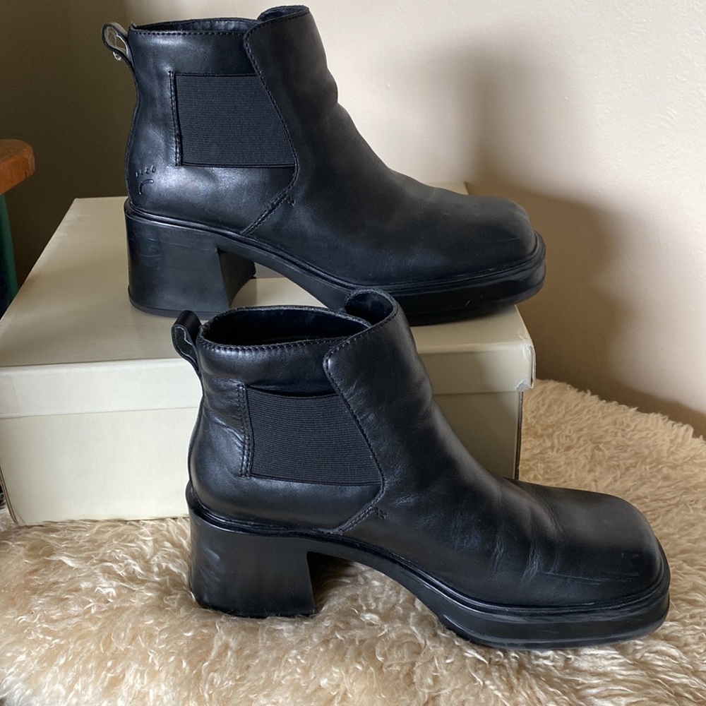 Short chunky Black Leather Boots - Bare Traps